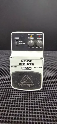 Pedal Behringer Noise Reducer NR300 (aceito trocas)