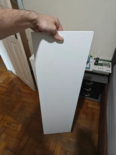 Prateleira com mãos francesas em MDP de 10mm. 90cm x 25cm