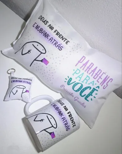 Combo caneca, almofada e chaveiro personalizado