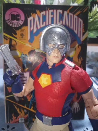 Action Figure Pacificador - DC Multiverse (MacFarlane)