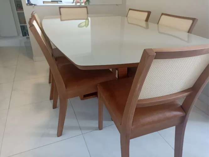 Mesa de Jantar em Madeira com Vidro laqueado 