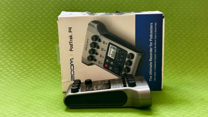 Mesa de som Podcast 4 canais