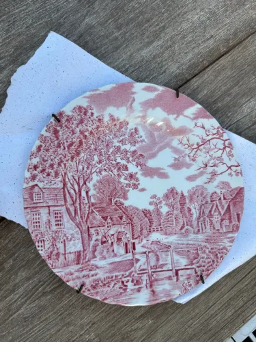 Vendo 2 lindos pratos de porcelana (raridade)