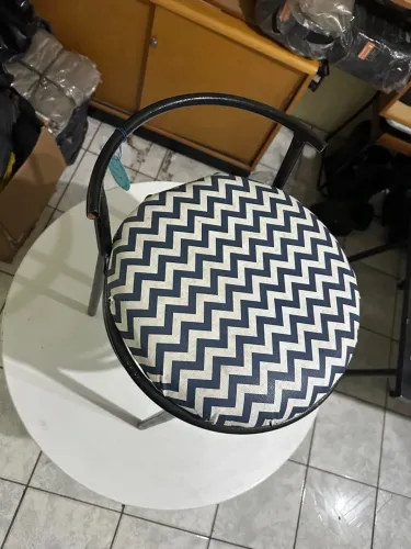 Cadeira Redonda Estilo Moderno - Design Chevron