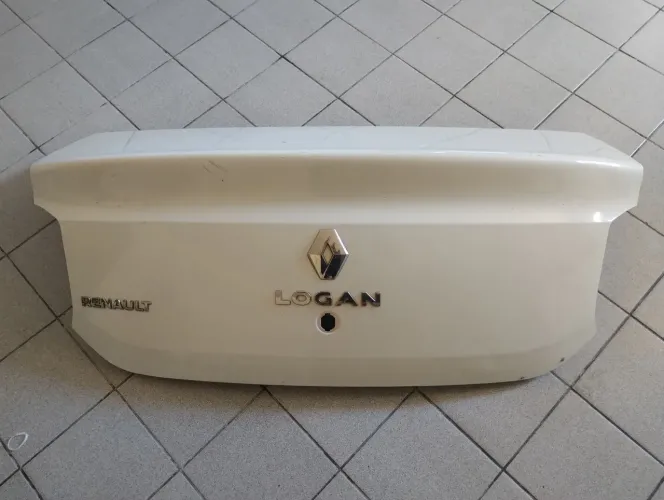 Tampa da mala e para-choque Logan 2023 (tampa em perfeito estado)