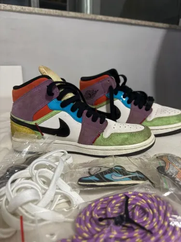 Tênis Air Jordan 1 Mid Feminino "Lightbulb" Colorido