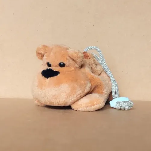 brinquedo - pelúcia porta-treco bolsinha de urso marrom (usada)