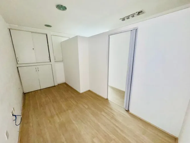 Alugo sala na Rua do Rosário com 3 meses de isenção