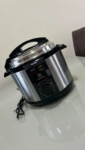 Panela de Pressão Elétrica Electrolux 5L Rita Lobo 127V Estado de nova