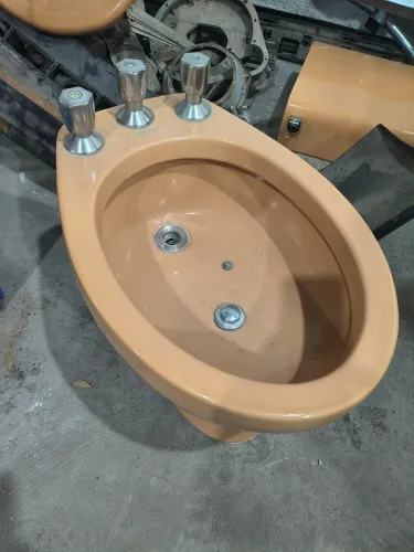 Bidê antigo Ideal Standard Marrom Ocre com registros