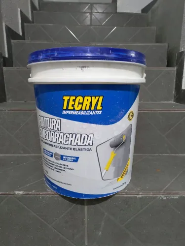 Tinta emburrachada tecryl 20kl, nova e lacrada na cor branca.