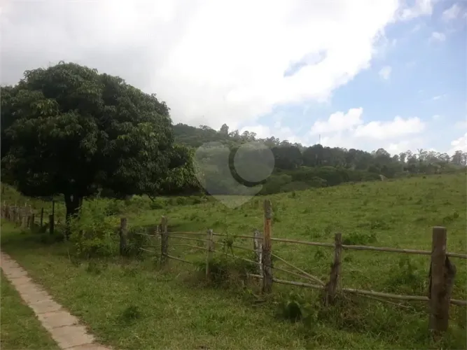 Chácara à venda ou para alugar com 2 quartos em Jardim Conceição, São Roque - SP