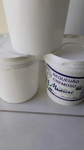 Balde de plástico branco