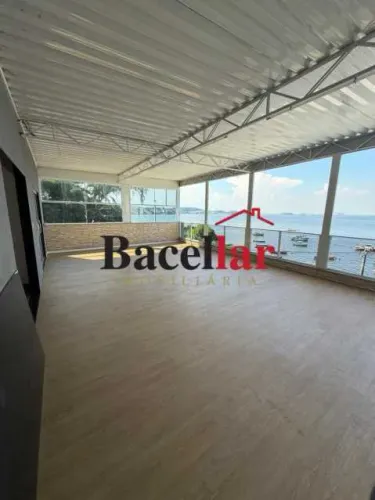 Casa de Vila : / Residencial / Praia da Bandeira