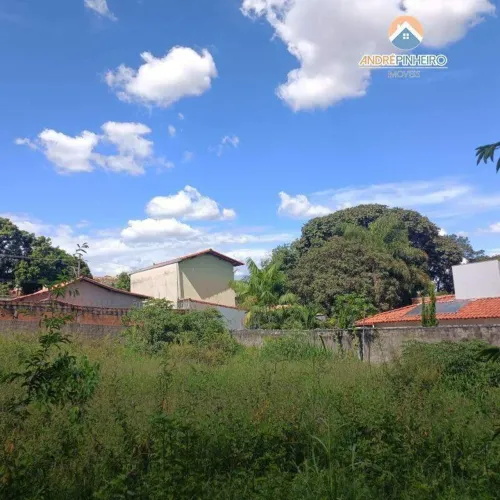 Lote à venda no Bairro Trevo com Projeto Aprovado para 3 Casas