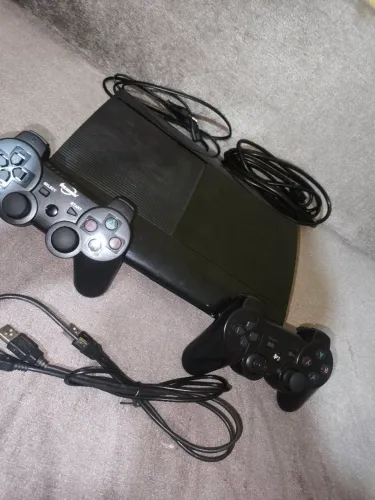 PLAYSTATION 3 TUNADO COM HEN 4.93 ATIVO + 2 CONTROLES ZERADO + AS 4 MELHORES LOJAS PRA PS3