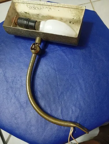 Luminária de parede Antiga Articulada em Bronze e latão -vintage