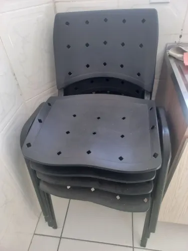 Cadeiras de plástico