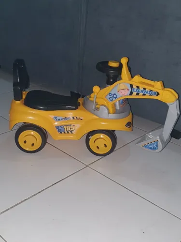 Totokinha Trator Retroescavadeira