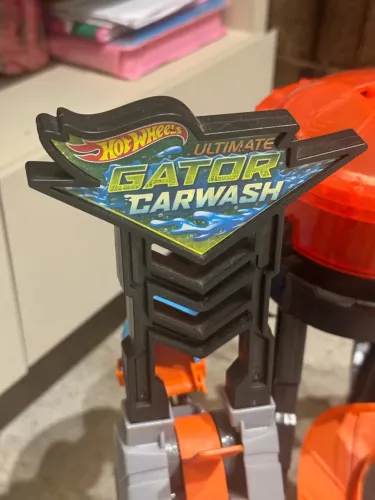 Hot wheels Ultimate Gator Car wash
