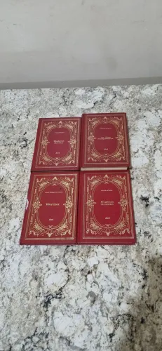 Livros Os três mosqueteiros, Eugênia Grandet, Madame Bovary e Werther