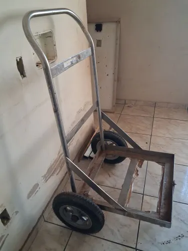 Vende se carinho de entrega com camara ar troca por algo do meu enterece