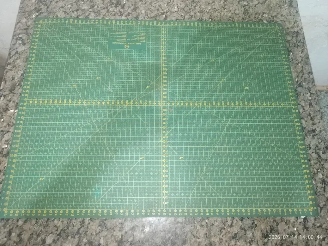 Vende-se tábua de corte de costura 57cm em bom estado