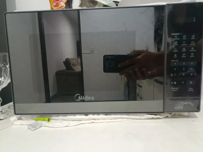 Microondas Midea Preto 20L - 1 ano de uso