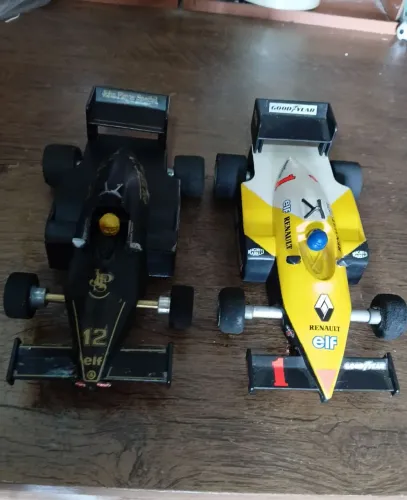 Dois carrinhos estrelas customizados