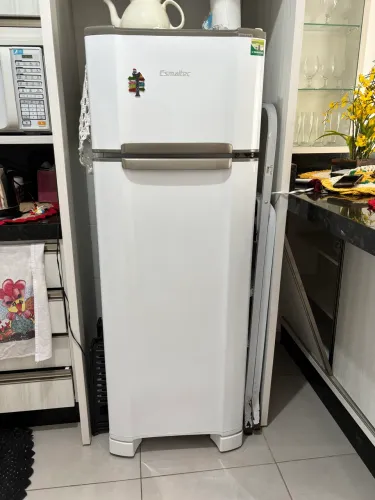 Geladeira esmaltec 