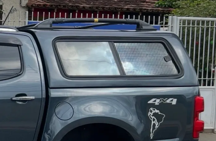 Capota de fibra s10