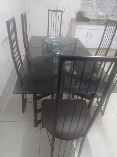 Mesa 6 cadeiras e Aparador