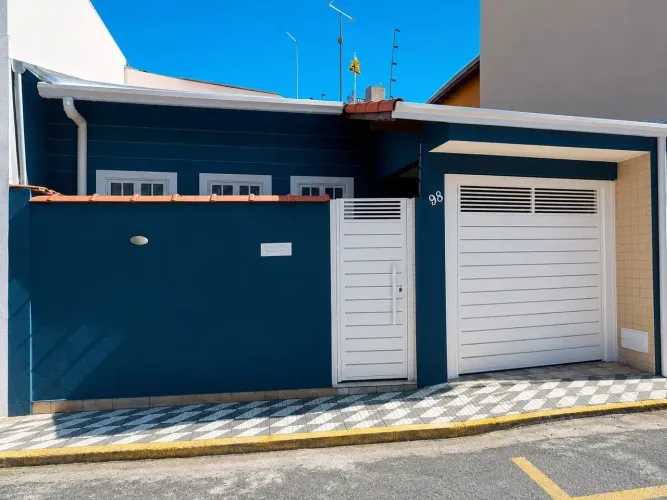 Casa com 2 dormitórios para alugar, 96 m² por R$ 3.038/mês - Centro - Pouso Alegre/MG