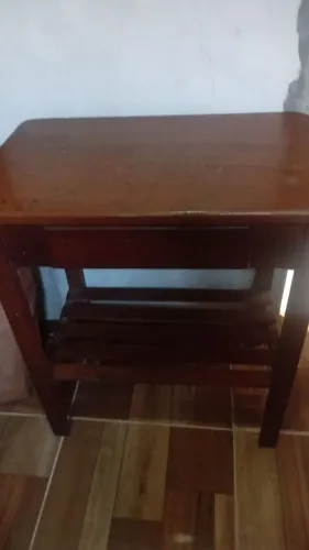 Mesa com gaveta 