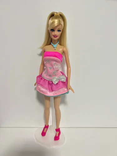 Boneca Barbie moda e magia