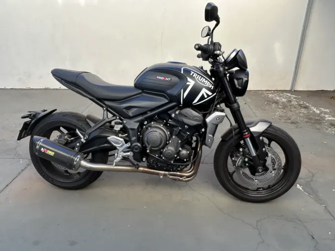 TRIUMPH TRIDENT 660 2023 - Baixo km!