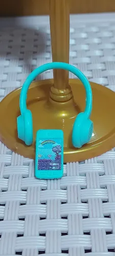 Fone de ouvido e Smartphone da boneca Barbie