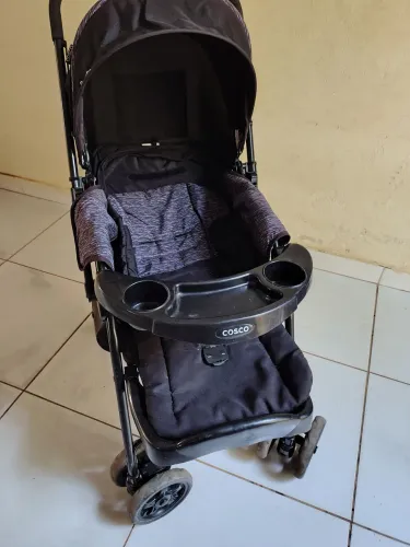 Carrinho de bebê da cosco leia o anúncio