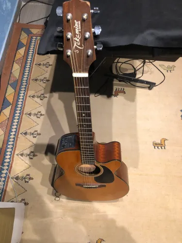 Troco Violão Takamine em Nylon