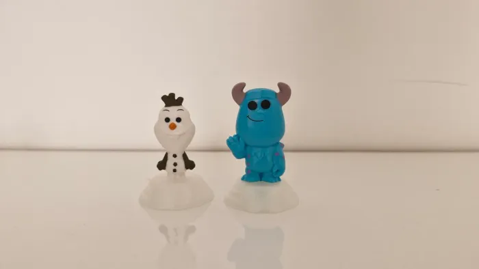 Miniaturas Mc Donalds Disney 100 anos Olaf e Sullivan