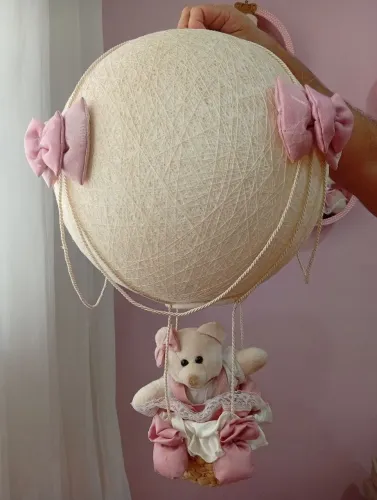 Lustre decorativo para quarto de bebê