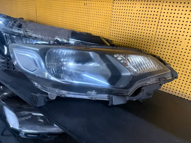 Farol Direito Fit 2015