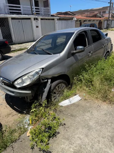Fiat Grand Siena Essence 1.6 Flex 16V 2013