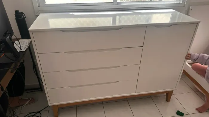 Cômoda com porta e 4 gavetas Elfe Classic branco fosco/madeira Reller