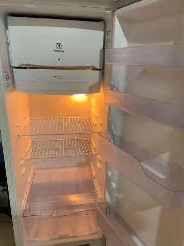 Vendo geladeira Eltrolux!