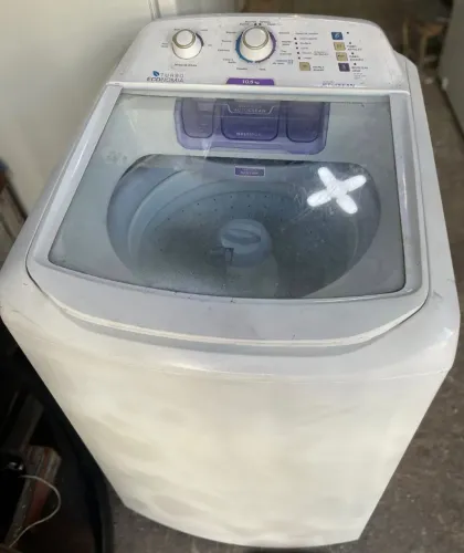 Máquina de lavar roupa Eletrolux 10,5kg conservada <br>R$ 699,00