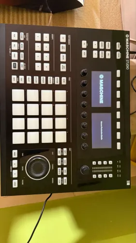 Controlador Native Instruments Maschine Studio
