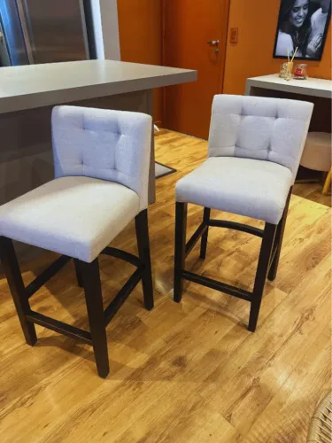 2 BANQUETAS OFF WHITE COM PRETO