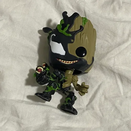 Funko Pop 601 - Marvel Homem Aranha Venomized Groot