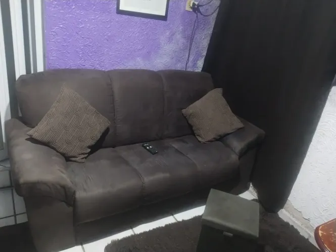 Vende-se sofá 3 lugares com encosto retirável